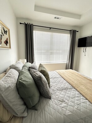 3 bedrooms, desk, iron/ironing board, free WiFi
