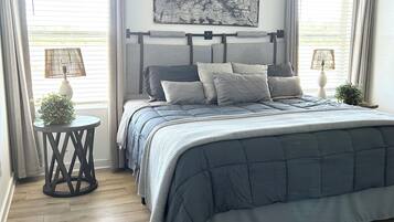 3 makuuhuonetta, työpöytä, silitysrauta/-lauta, ilmainen Wi-Fi