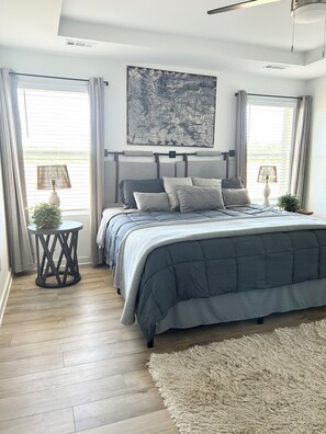 3 bedrooms, desk, iron/ironing board, free WiFi