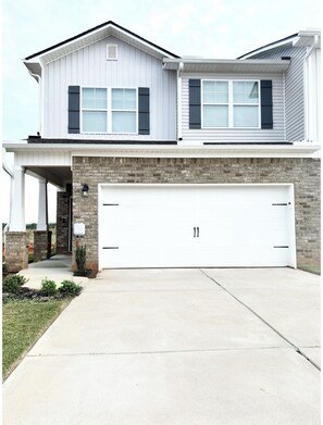 Exterior - Spacious Stay with 2-Car Garage & Multiple TVs (Huntsville)