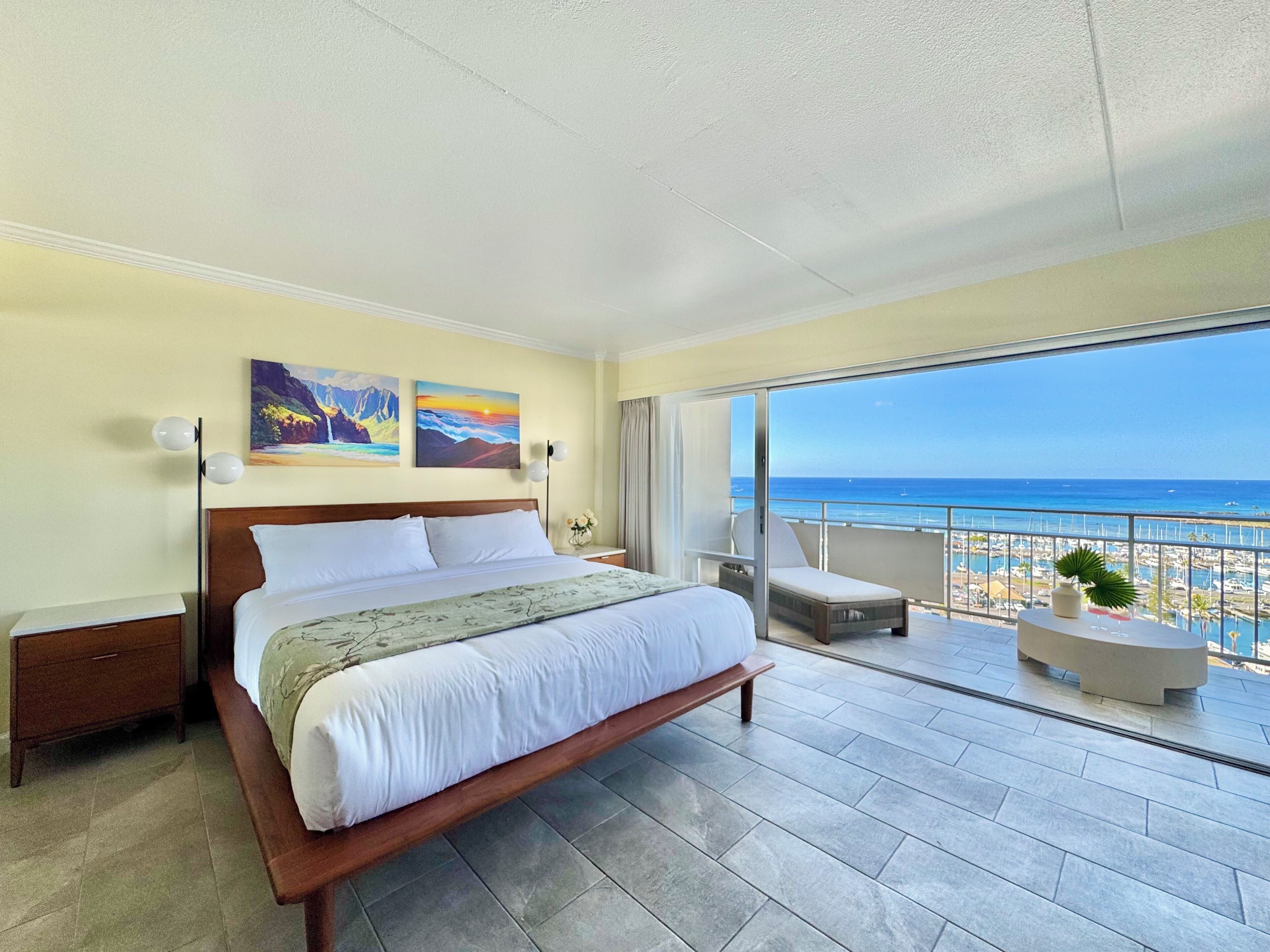 Panoramic Beachfront Studio Suite, 1 King Bed and 1 Sofa bed, Full Kitchen, 5-Minute Walk to Beach | Premium bedding, individually decorated, individually furnished, desk