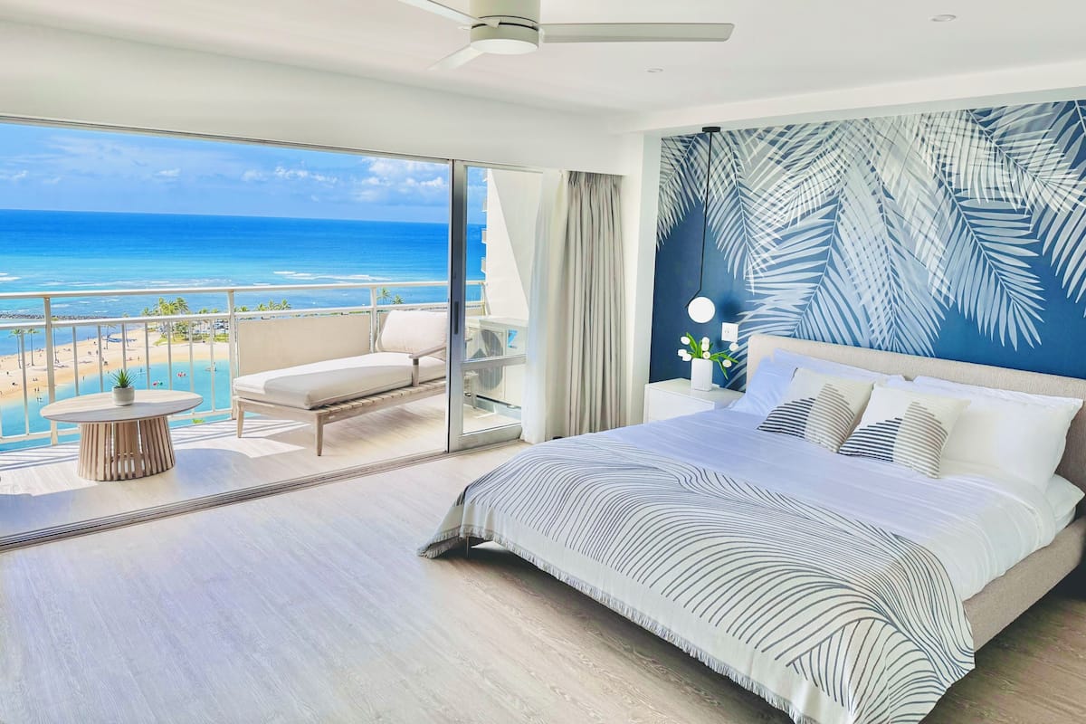 Panoramic Oceanfront Studio Suite, 1 King Bed 1 Sofa bed, Full Kitchen, 5-Min Walk to Beach | Näkymä vedelle