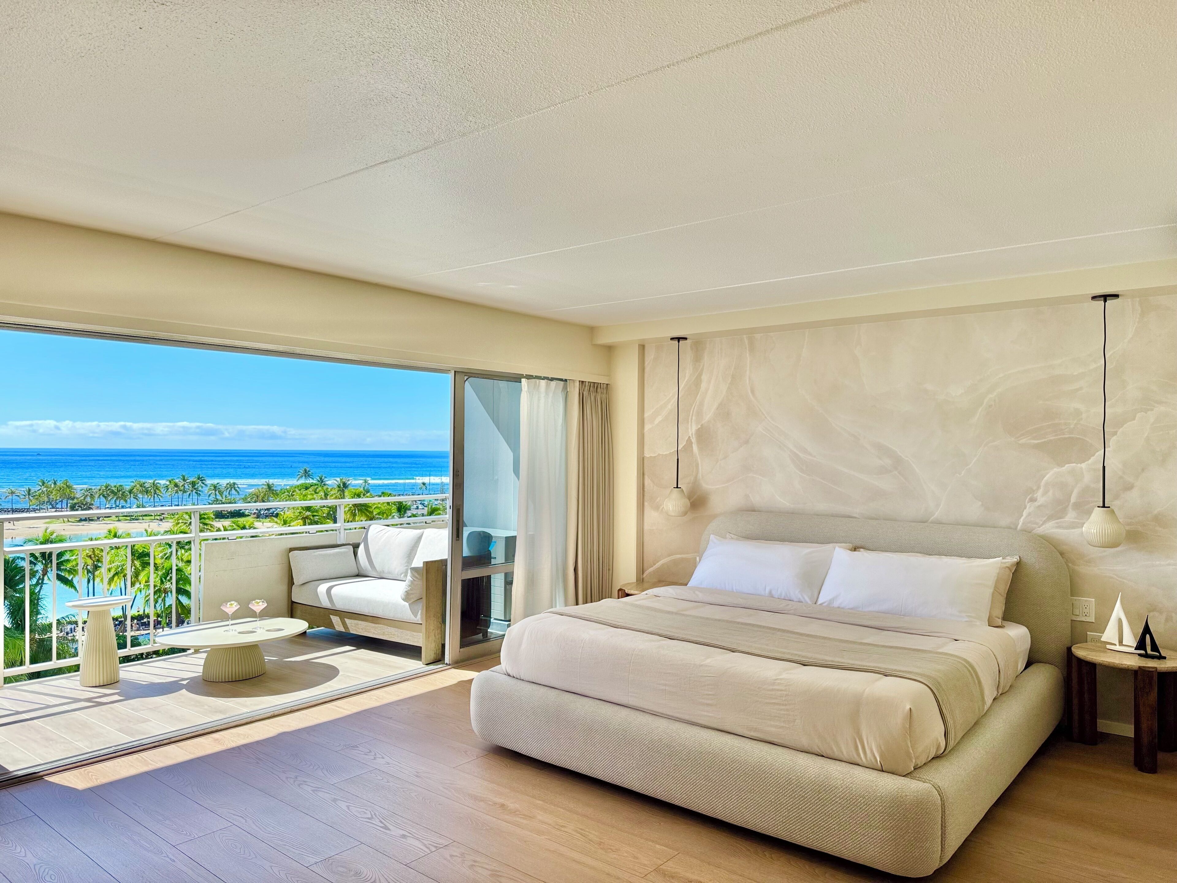 Oceanfront Studio Suite, 1 King Bed and 1 Sofa bed, Full Kitchen, 5-Min Walk to Beach | Premium bedding, individually decorated, individually furnished, desk