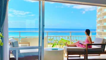 Luxury Studio Suite, 1 King Bed with Sofa bed, Balcony, Ocean View | Beach/ocean view