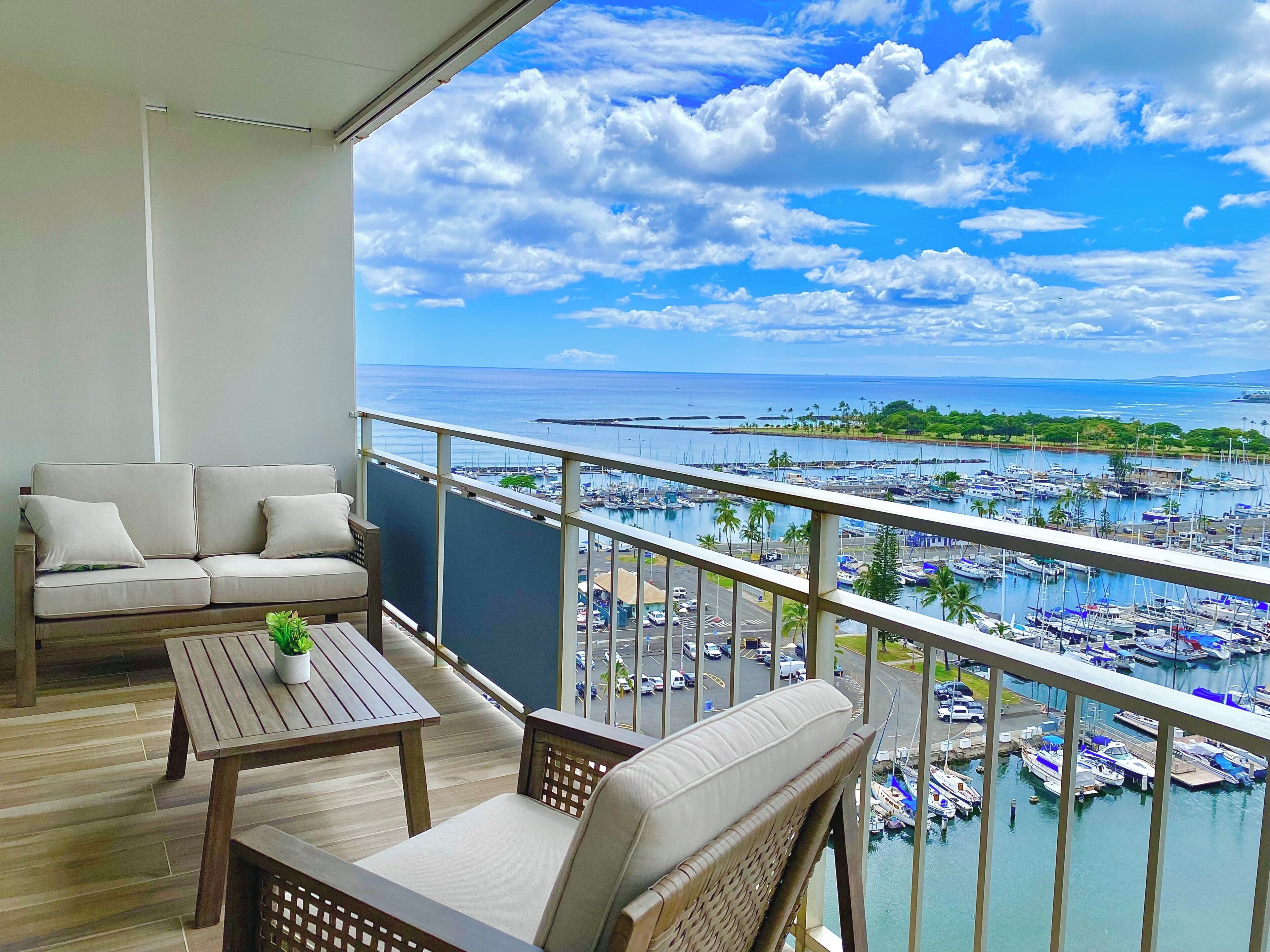 Waikiki Ocean View Studio Suite, 1 King Bed and 1 Sofa bed, Full Kitchen, 5-Minute Walk to Beach | Terrasse/Patio