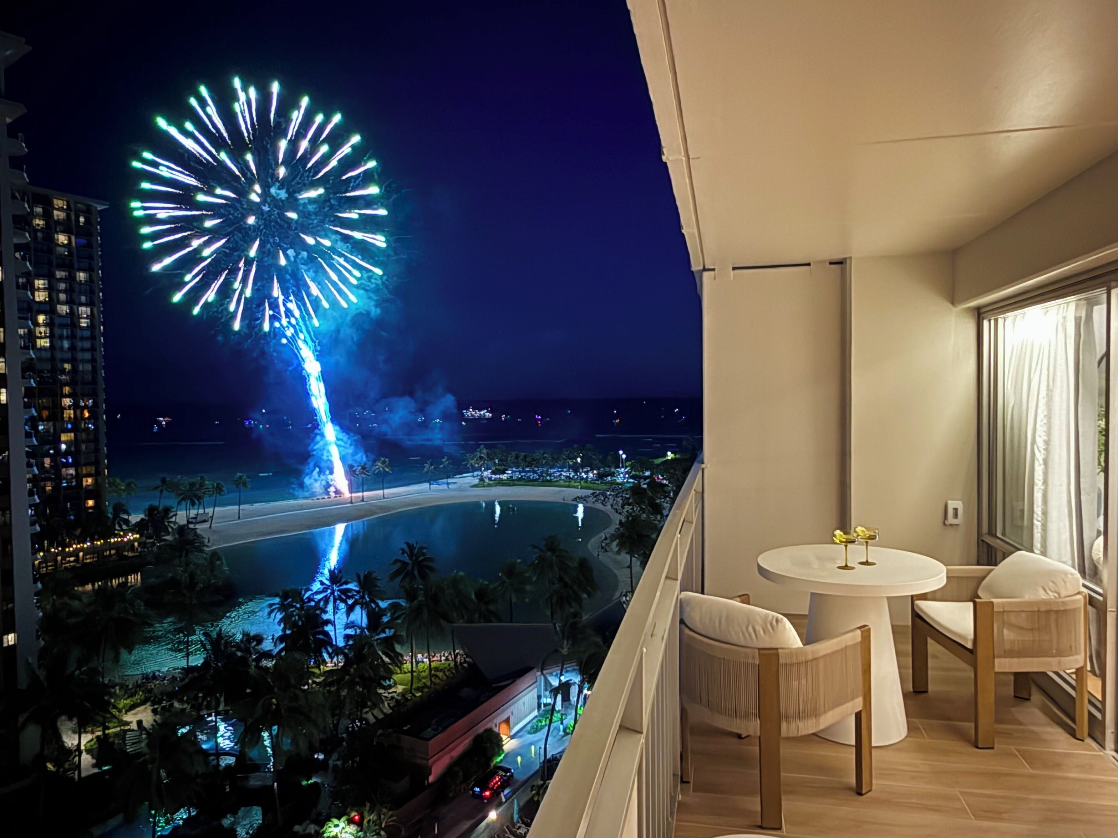 Suite estudio romántica, 1 cama King size y sofá cama, balcón, vista al océano | Terraza o patio