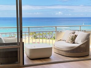 Beachfront Studio Suite, 1 King Bed and 1 Sofa bed, Full Kitchen, 5-Min Walk to Beach | Vue sur la plage/l ’océan