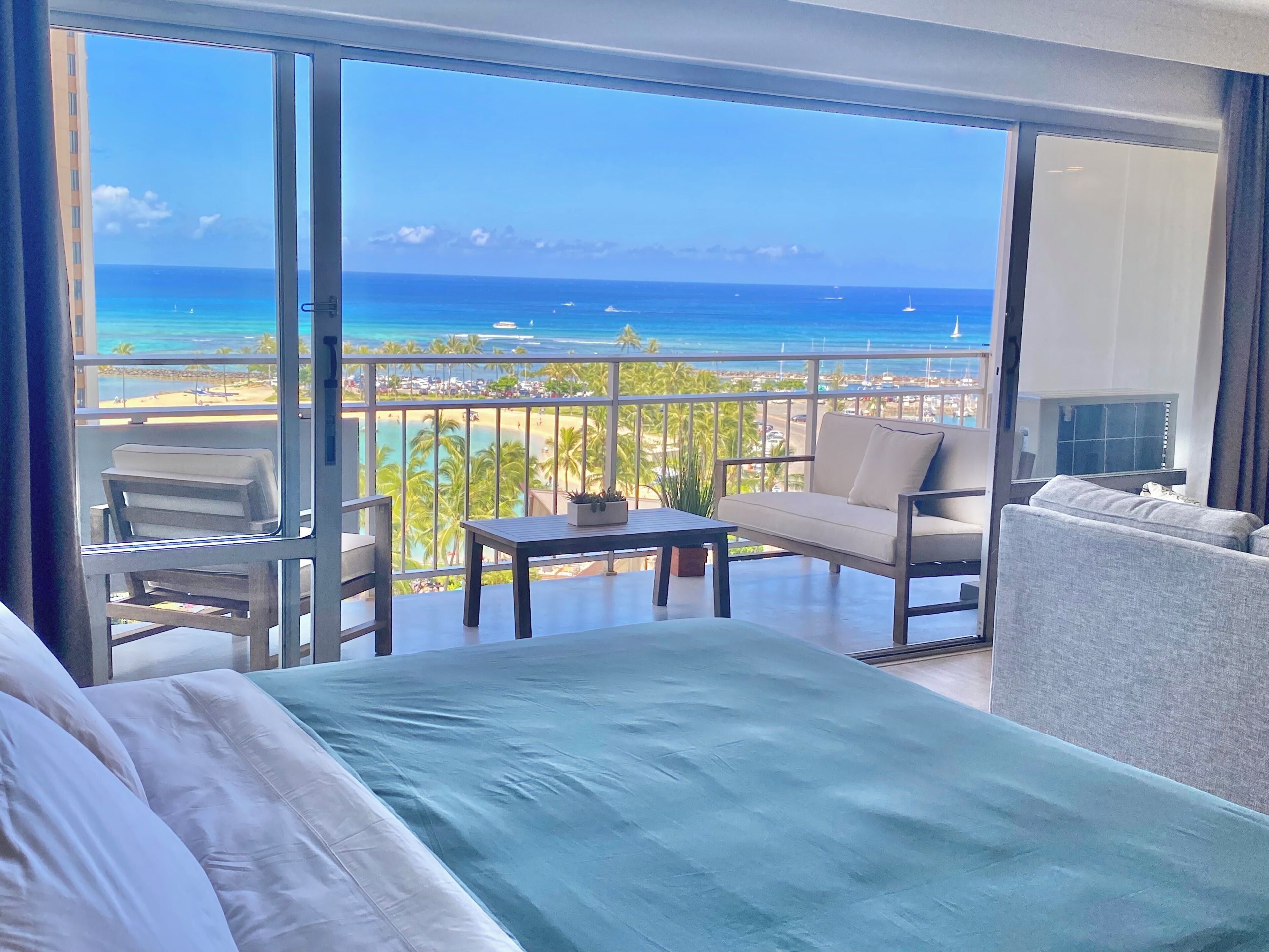 Waikiki Ocean View Studio Suite, 1 King Bed with 1 Sofa bed, Full Kitchen, 5-Minute Walk to Beach