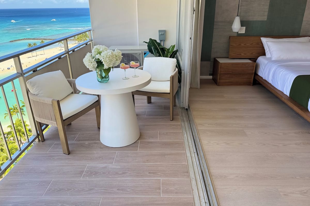 Romantic Studio Suite, 1 King Bed with Sofa bed, Balcony, Ocean View | Premium bedding, individually decorated, individually furnished, desk