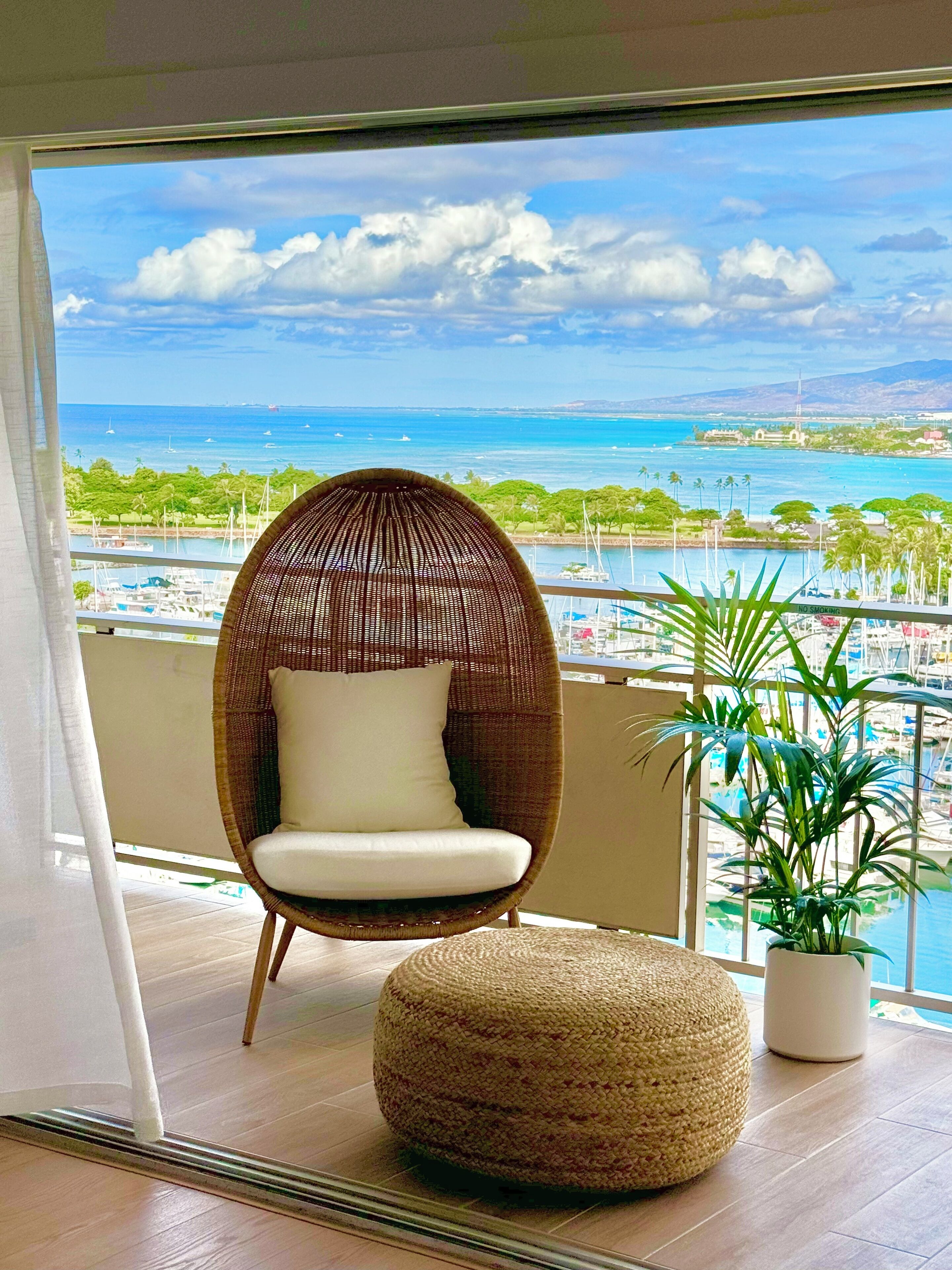 Oceanview Studio Suite, 1 King Bed and 1 Sofa bed, Full Kitchen, 5-Minute Walk to Beach | Terrace/patio