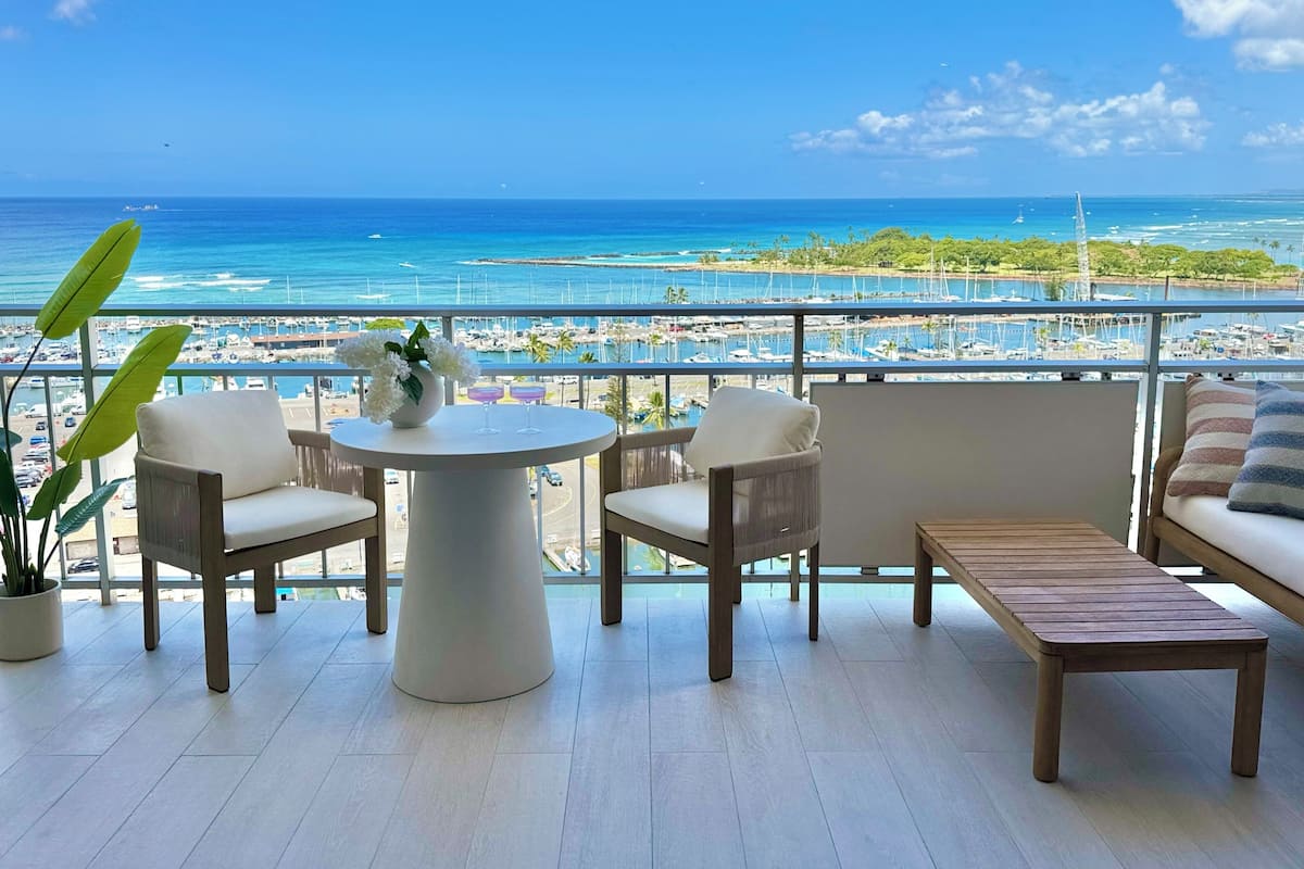 Panoramic Oceanview Studio Suite, 1 King Bed with 1 Sofa bed, Full Kitchen, 5-Min Walk to Beach | Premium bedding, desk, laptop workspace, iron/ironing board