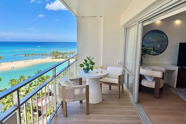 Studio Suite Romantis, 1 Tempat Tidur King dengan tempat tidur Sofa, balkon, pemandangan samudra | Seprai premium dan didekorasi berbeda-beda