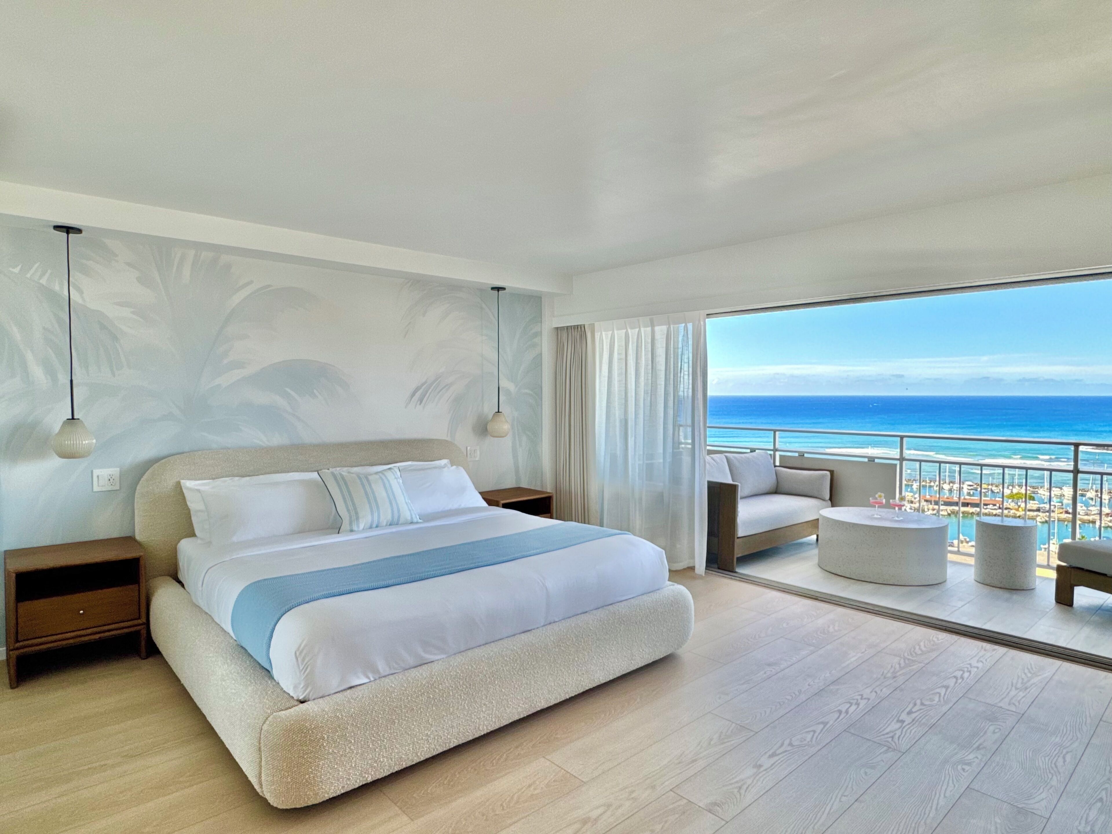 Panoramic Oceanfront Studio Suite, 1 King Bed 1 Sofa bed, Full Kitchen, 5-Minute Walk to Beach