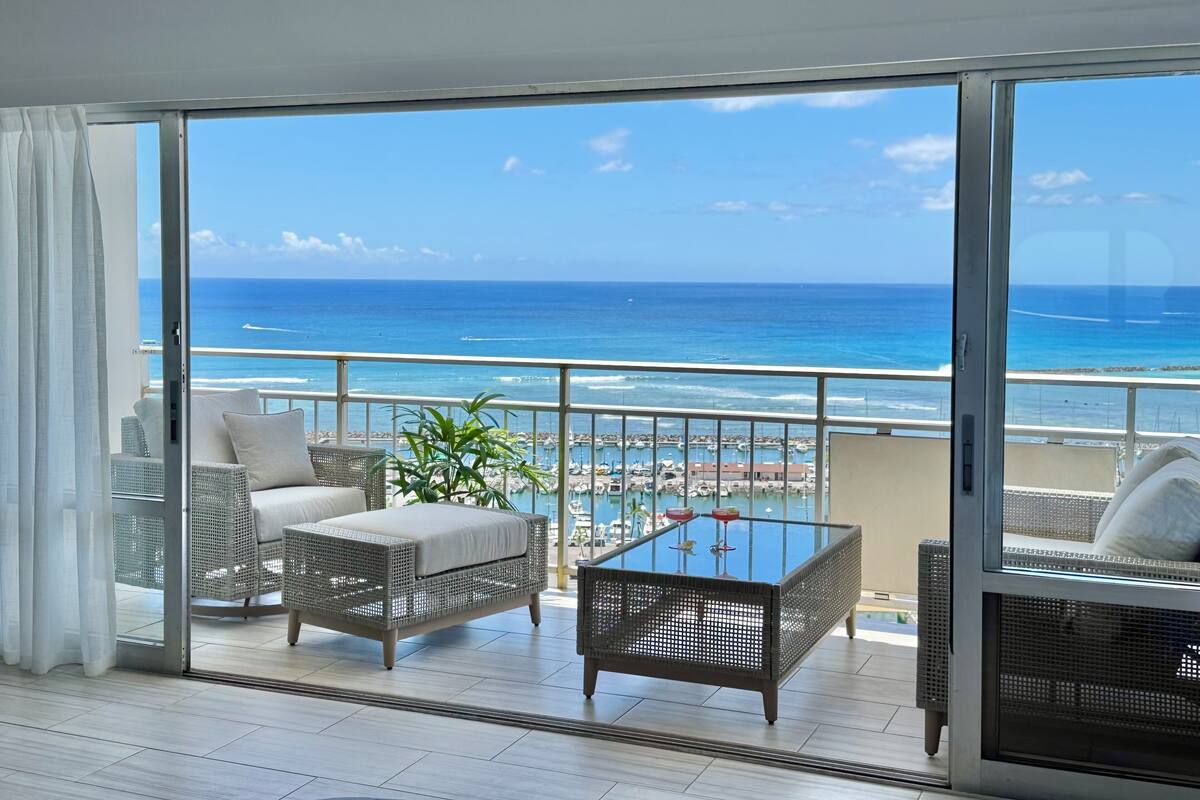 Panoramic Oceanfront Studio Suite, 1 King Bed with 1 Sofa bed, Full Kitchen, 5-Minute Walk to Beach | Terrace/patio