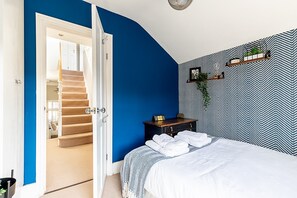 4 sovrum, skrivbord, strykjärn/strykbräda och internet