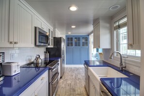Microwave, oven, stovetop, dishwasher