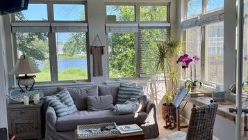 Smart TV, books, music library, stereo