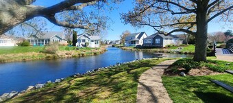 Footbridge Hideaway - Charming 3 bedroom home in Lewes, waterfront, pets OK!
