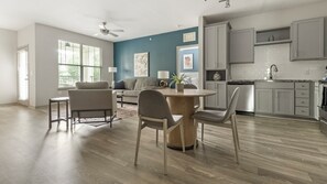 公寓, 2 間臥室 | 私人廚房 | 大型冰箱、微波爐、烤箱、爐台