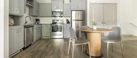 아파트, 침실 2개 | 전용 주방 | 대용량 냉장고, 전자레인지, 오븐, 쿡탑