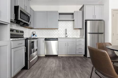 Apartment, 1 Bedroom | Private kitchen | Full-sized fridge, microwave, oven, stovetop