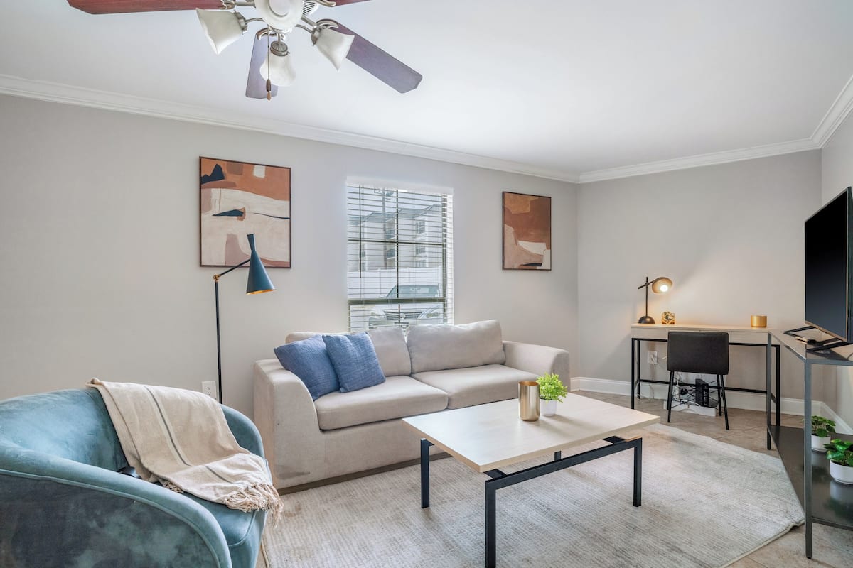 Apartemen, 1 kamar tidur | Area keluarga | Televisi 50-inci dengan saluran TV digital