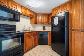 Apartment, 2 Bedrooms | Private kitchen | Coffee/tea maker