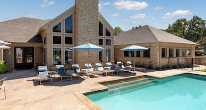 Landing Apartments - Lewisville