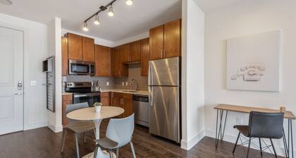 Landing Apartments Near Laurel Park