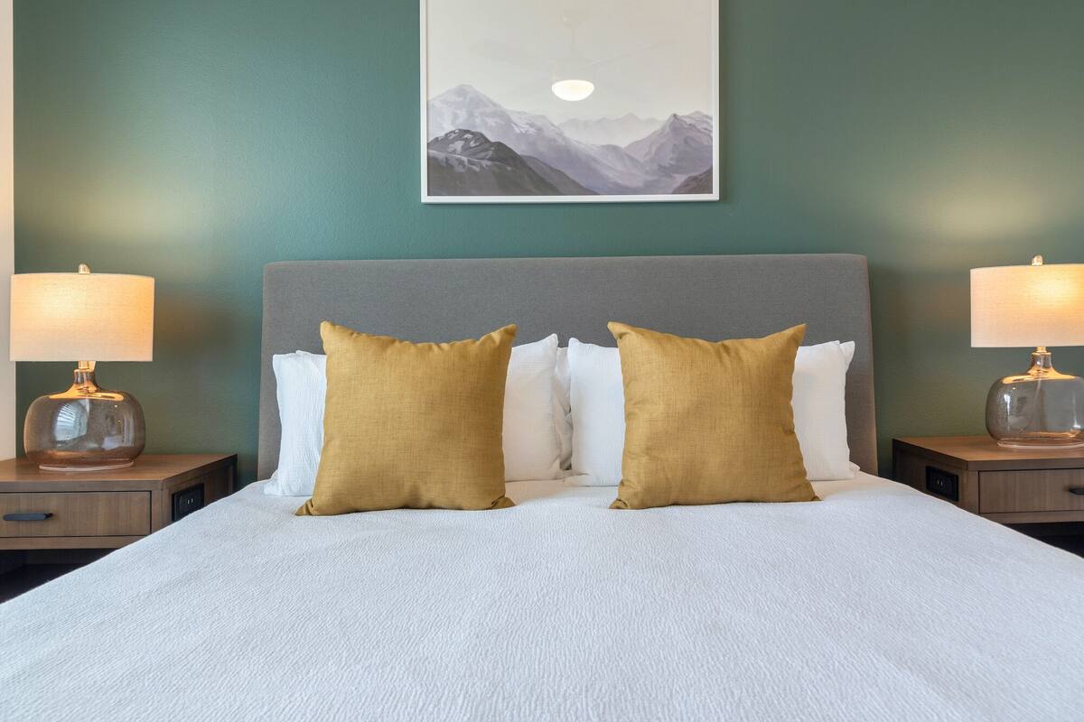 Individually decorated, individually furnished, bed sheets