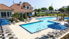 Outdoor pool - Webster Apartments By Landing (Webster)