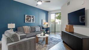 Living area - Biltmore Apartments By Landing (Phoenix)