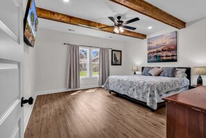 4 habitaciones, escritorio, tabla de planchar con plancha y wifi gratis