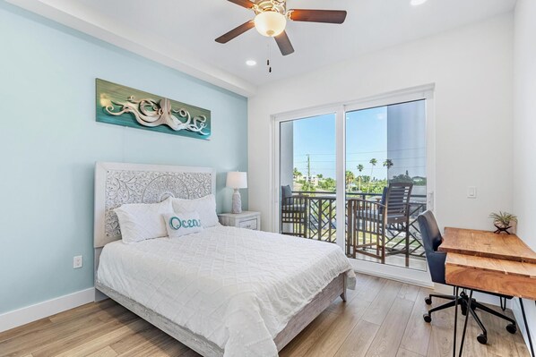 3 bedrooms, iron/ironing board, internet, bed sheets