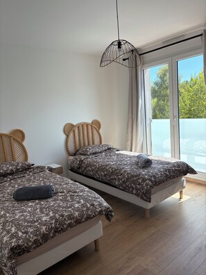 4 bedrooms, iron/ironing board, travel cot, free WiFi