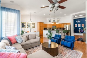 Smart TV, table football, books - Minutes to DT Chandler/Gilbert - Pool  Gameroom (Chandler)