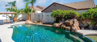Minutes to DT Chandler/Gilbert - Pool  Gameroom
