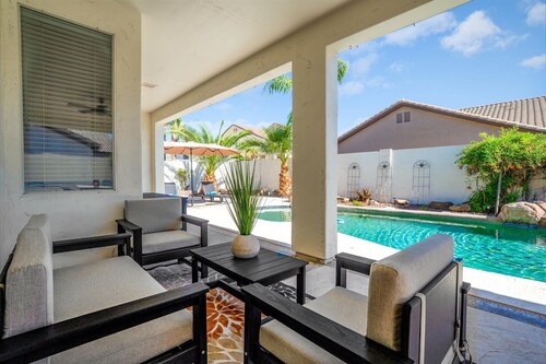 Sleeps 10 - Mins to DT Chandler/Gilbert - Pool  Gameroom