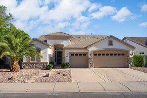 Exterior - Minutes to DT Chandler/Gilbert - Pool  Gameroom (Chandler)