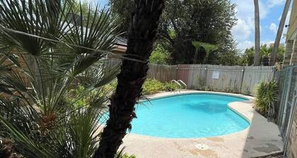 Superb 3-bedroom house with AC in McAllen. Diana's Pool House