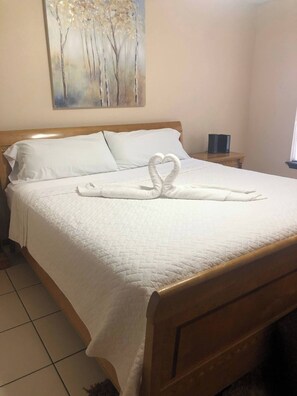 3 bedrooms, iron/ironing board, free WiFi, bed sheets - Superb 3-bedroom house with AC in McAllen. Diana's Pool House (McAllen)