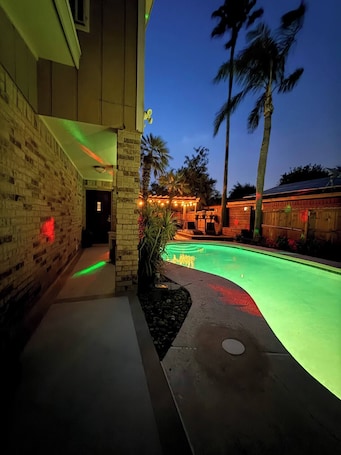 Outdoor pool. Superb 3-bedroom house with AC in McAllen. Diana's Pool House