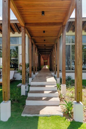 المنطقة المحيطة بالمنشأة