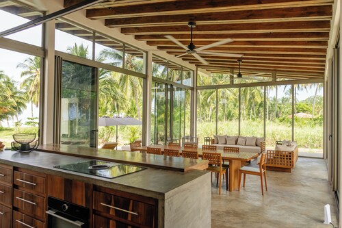 Luxury Coastal Retreat – Modern Architecture, Family Comfort & Ocean Views