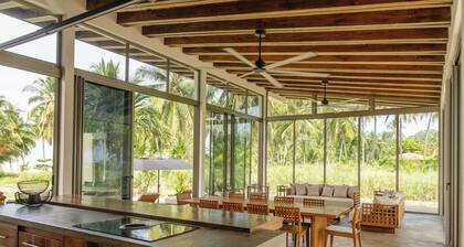 Luxury Coastal Retreat – Modern Architecture, Family Comfort & Ocean Views