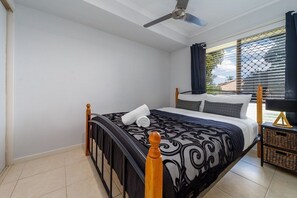 5 bedrooms, iron/ironing board, free WiFi, bed sheets - 5-Bedroom Comfort & Style (Urraween)