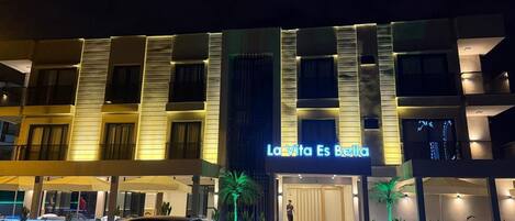 A modern hotel with a prominent sign reading "La Vita Es Bella".