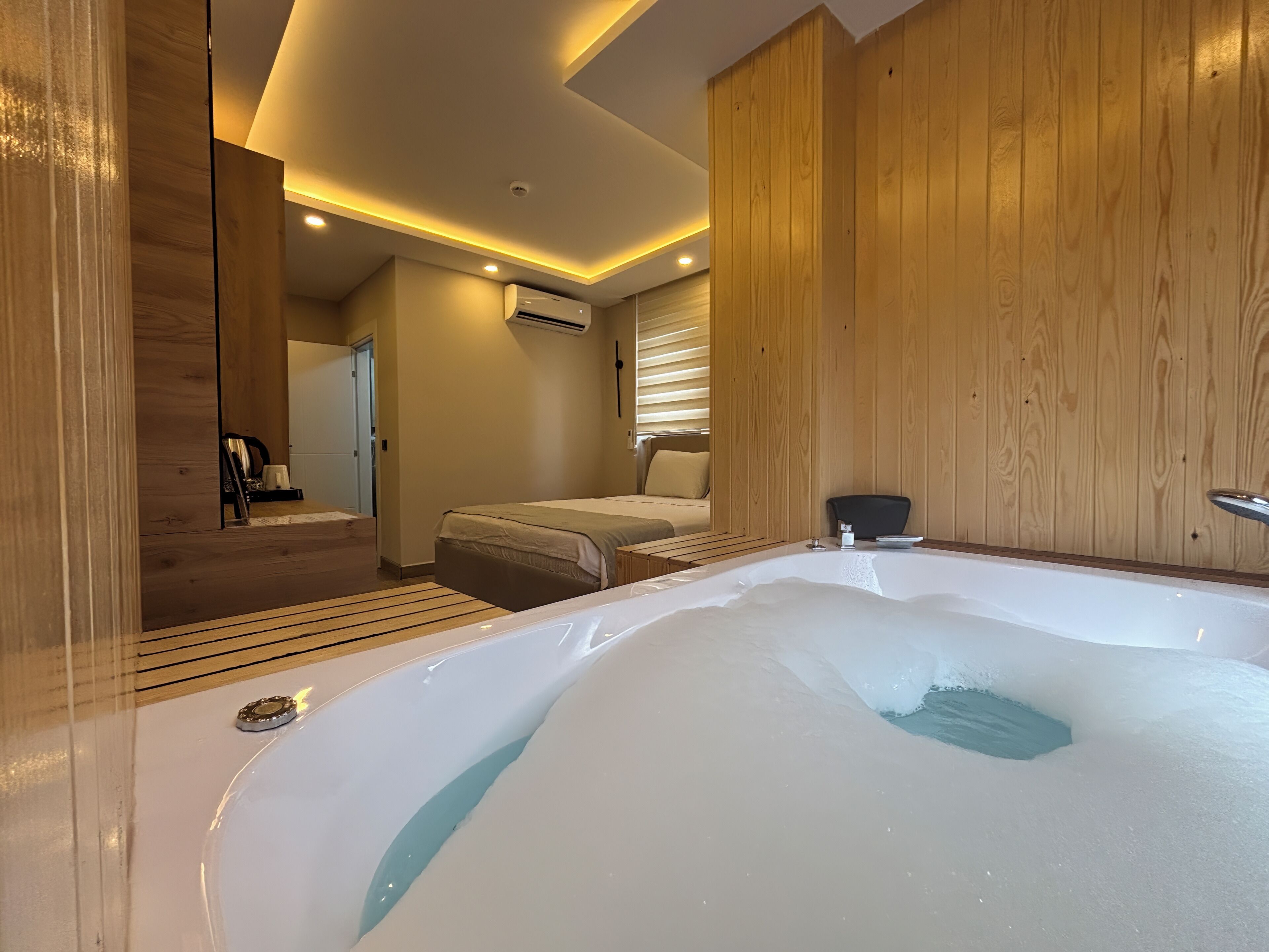 Luxury Room, 1 Queen Bed, Jacuzzi | Banheira de hidromassagem