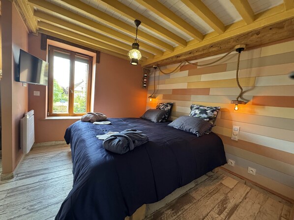 3 bedrooms, iron/ironing board, WiFi, bed sheets