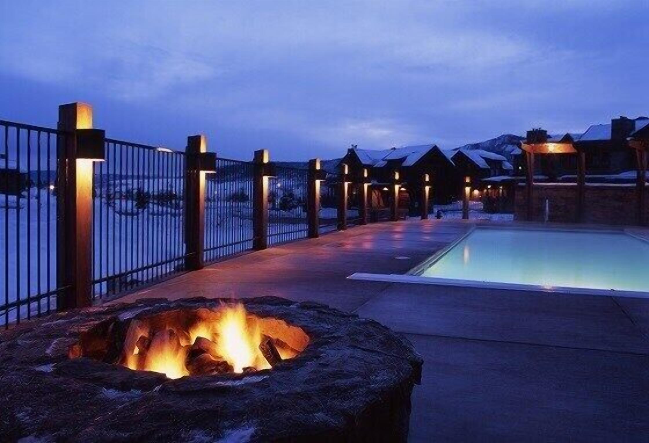 المنطقة المحيطة بالمنشأة